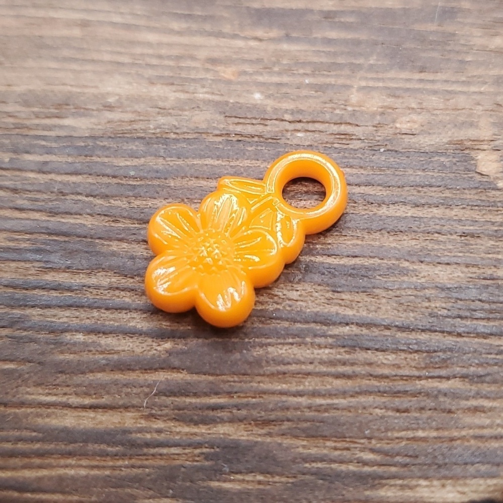 P110‎ spring in bloom charm